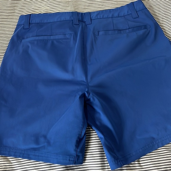 Rhone Performance Golf Short. Blue. 32. Rarely Worn. 7” Inseam. - Picture 5 of 7